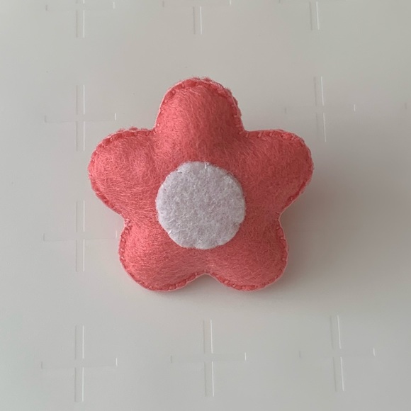 Handmade Heart/Flower/Grape/Rabbit Felt Pin/brooch NWOT - Picture 9 of 12